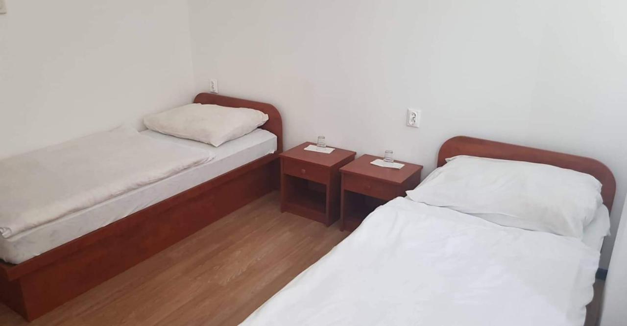 Zweibettzimmer mit Bad