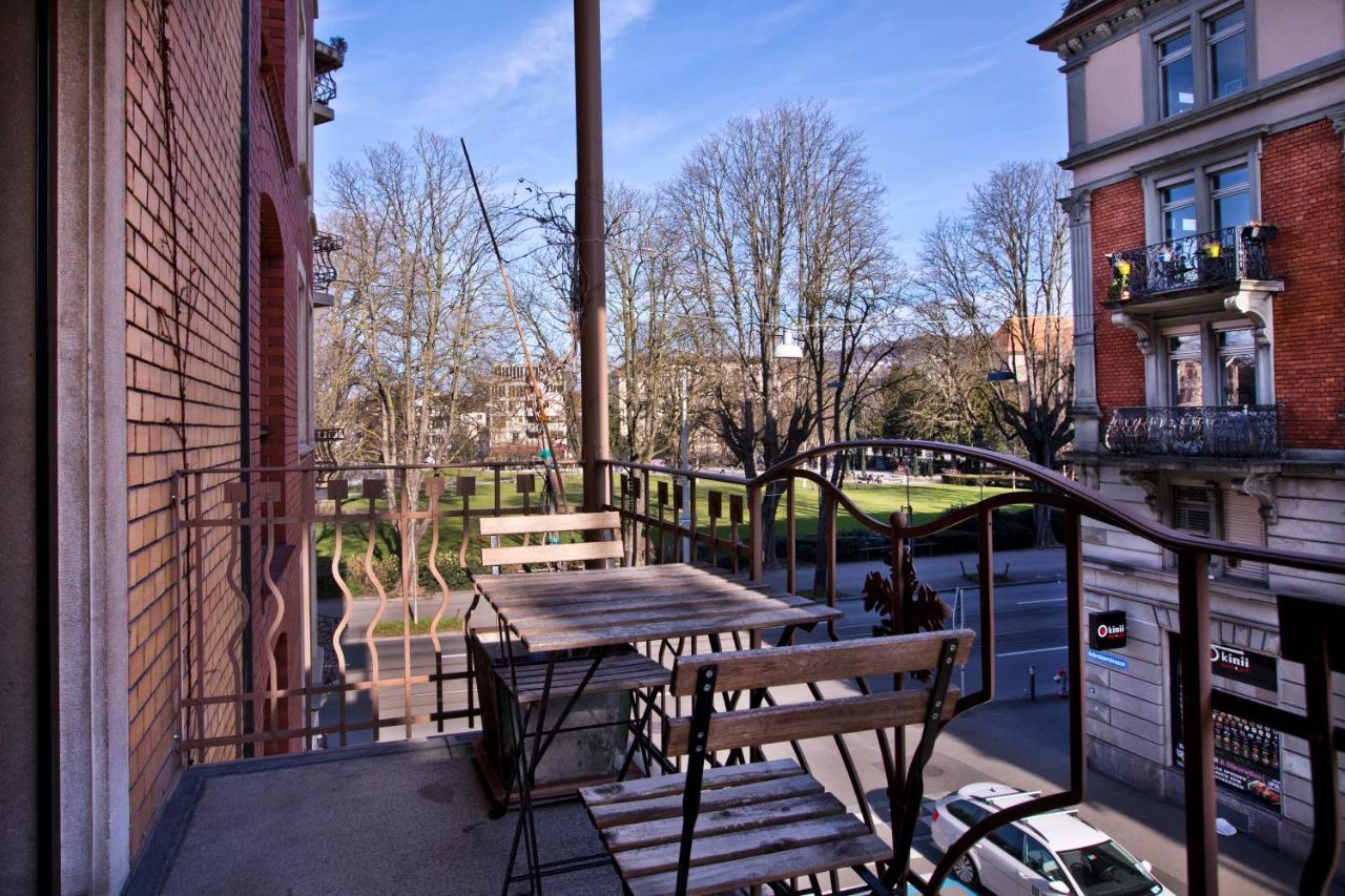Doppelzimmer mit Balkon und Gemeinschaftsbad
