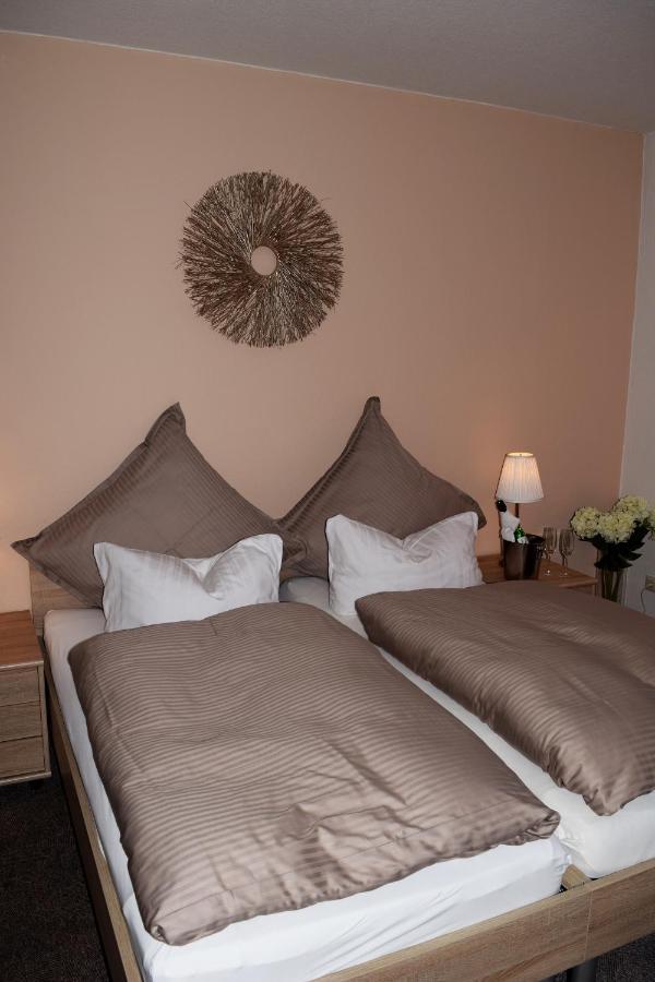 Doppel-/Zweibettzimmer mit Bad