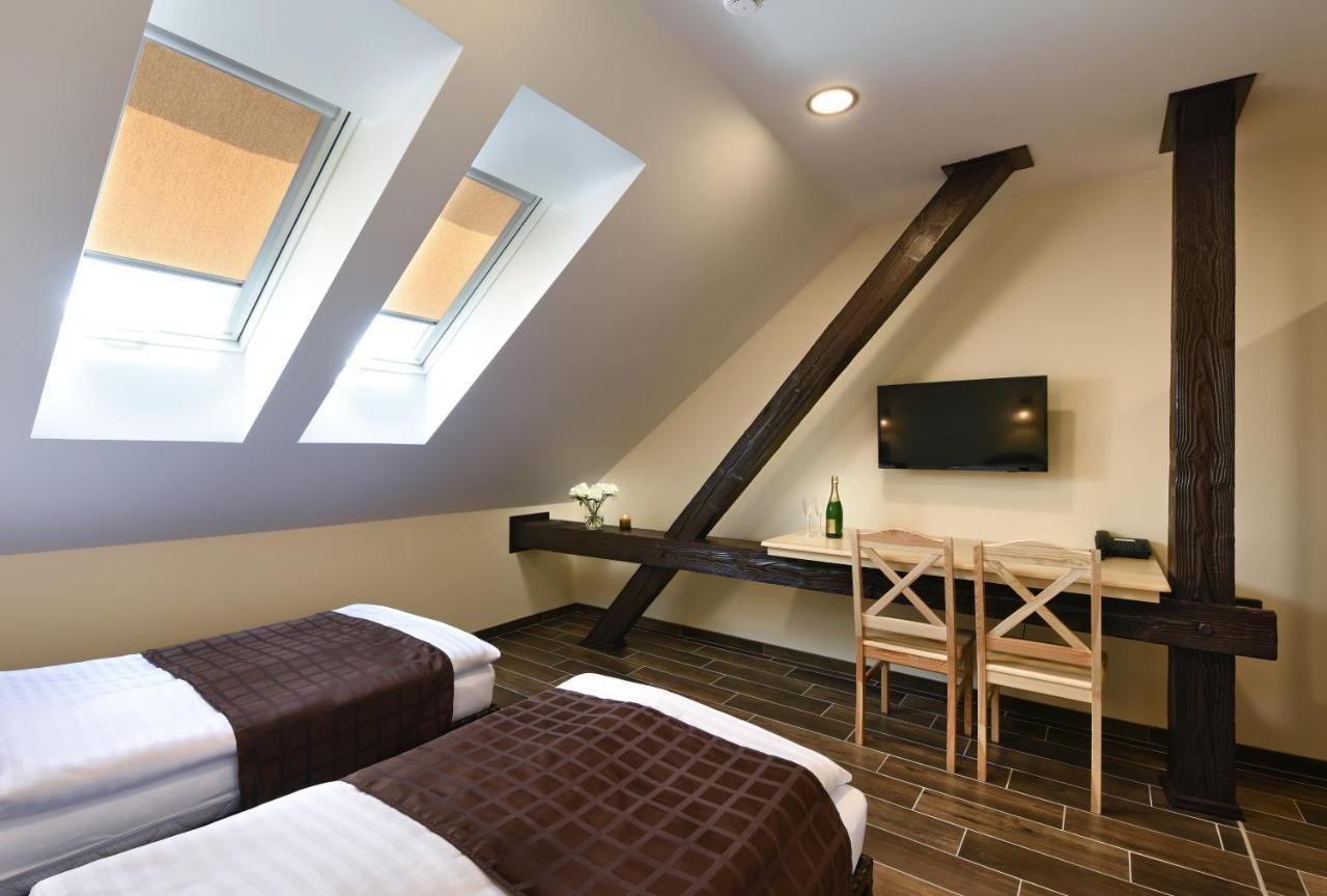 Doppel- oder Zweibettzimmer