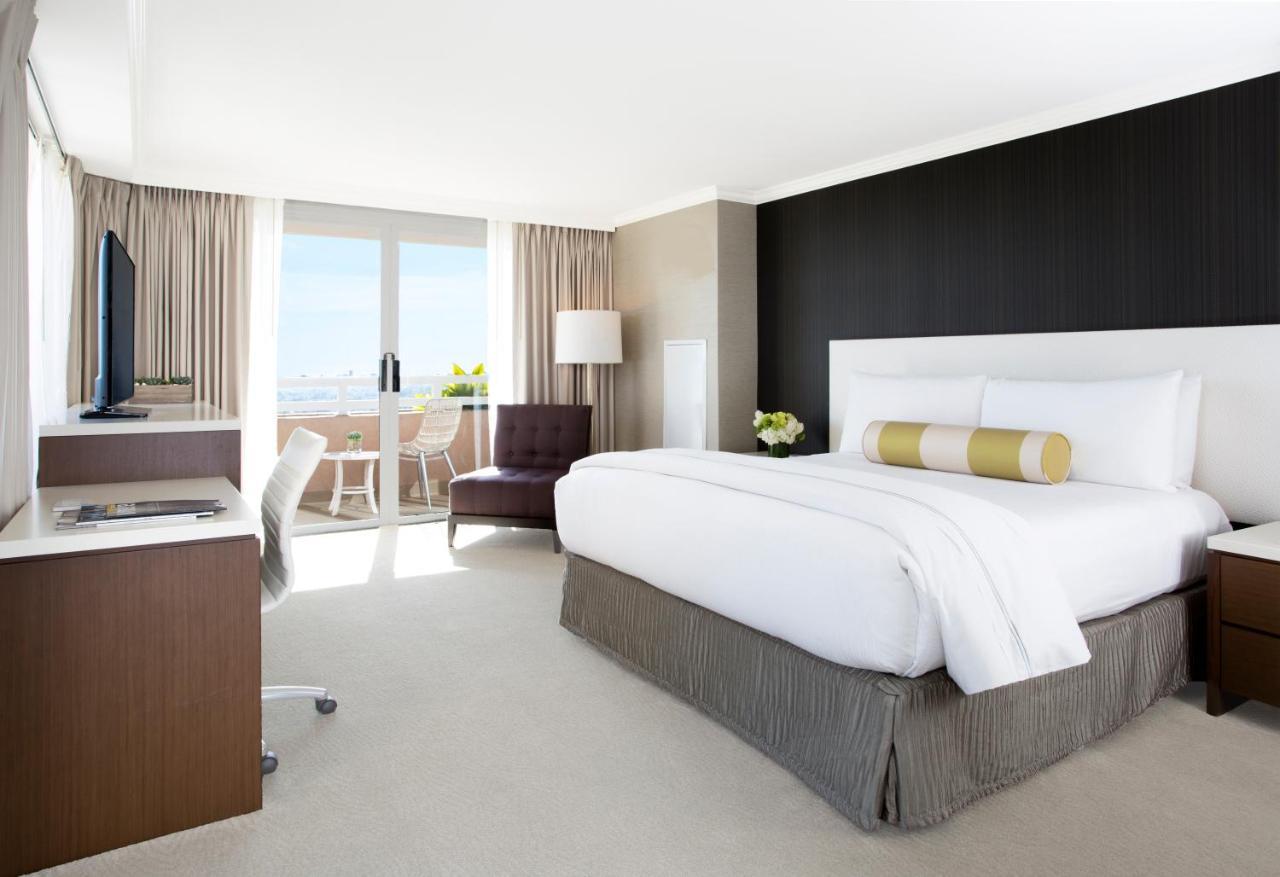 Superior Zimmer mit Kingsize-Bett und Balkon