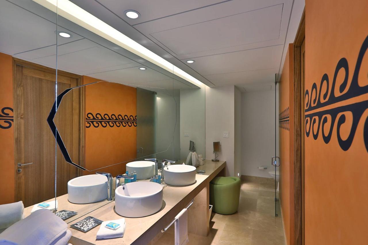 Premier Queen Room with Balcony and Ocean View
