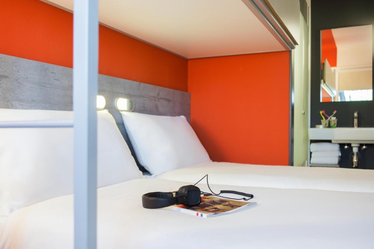 Standard Zimmer mit 2 Einzelbetten und 1 Etagenbett