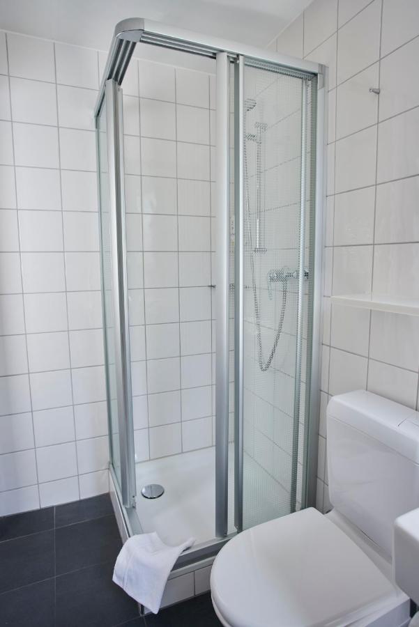 Doppelzimmer mit Kingsize-Bett