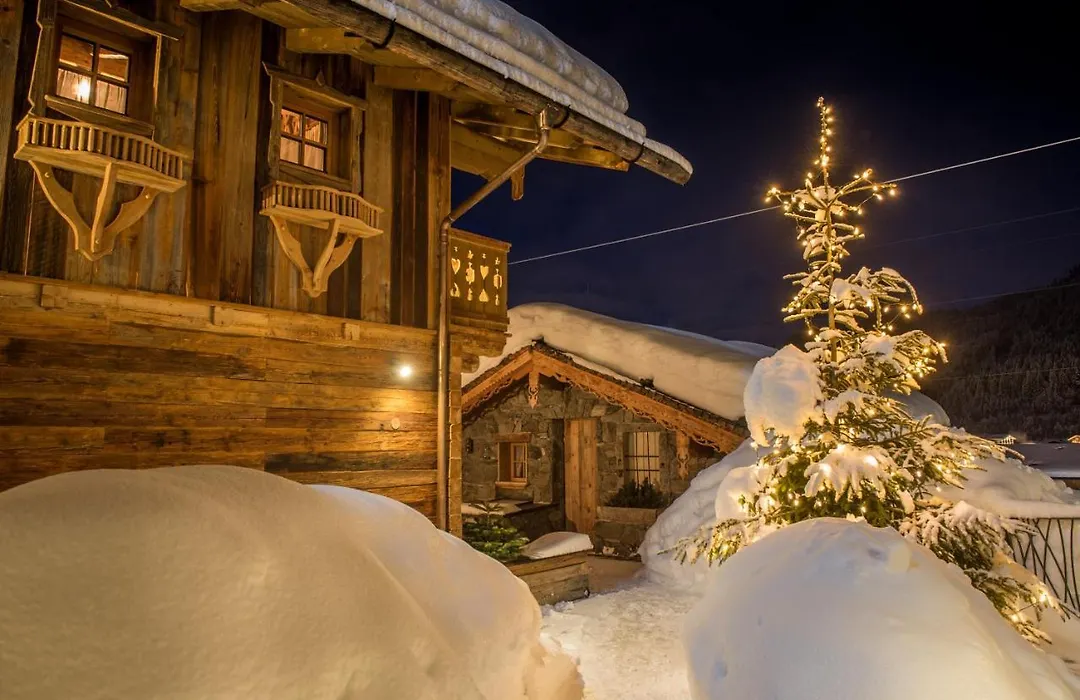 Promi Alm Flachau - Luxus Chalets-1
