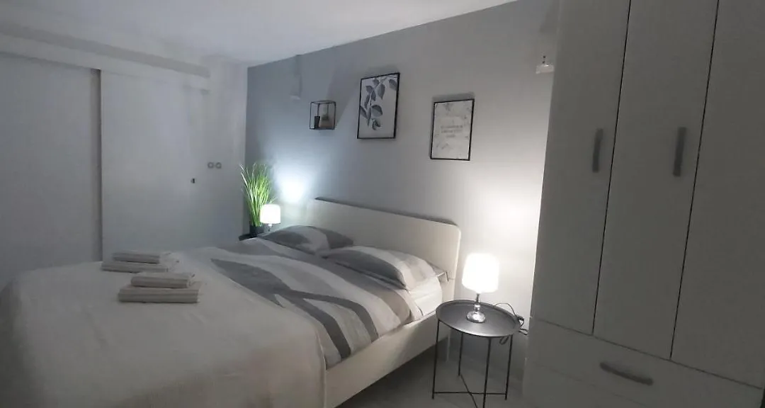 Studio Apartments Igor-1