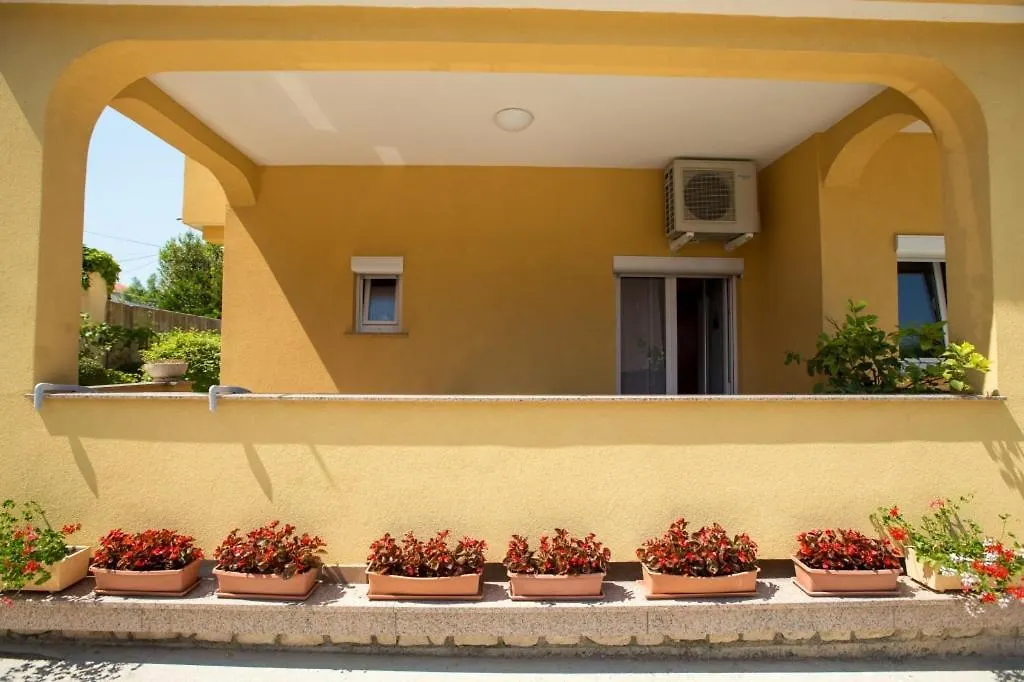 House Lopar-1