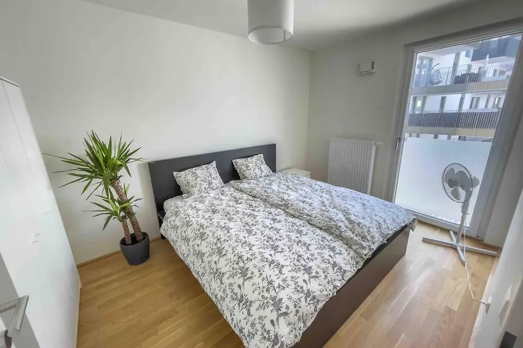 Modern & Sunny 52M2 Apartment With Balcony & Fast Wifi-1