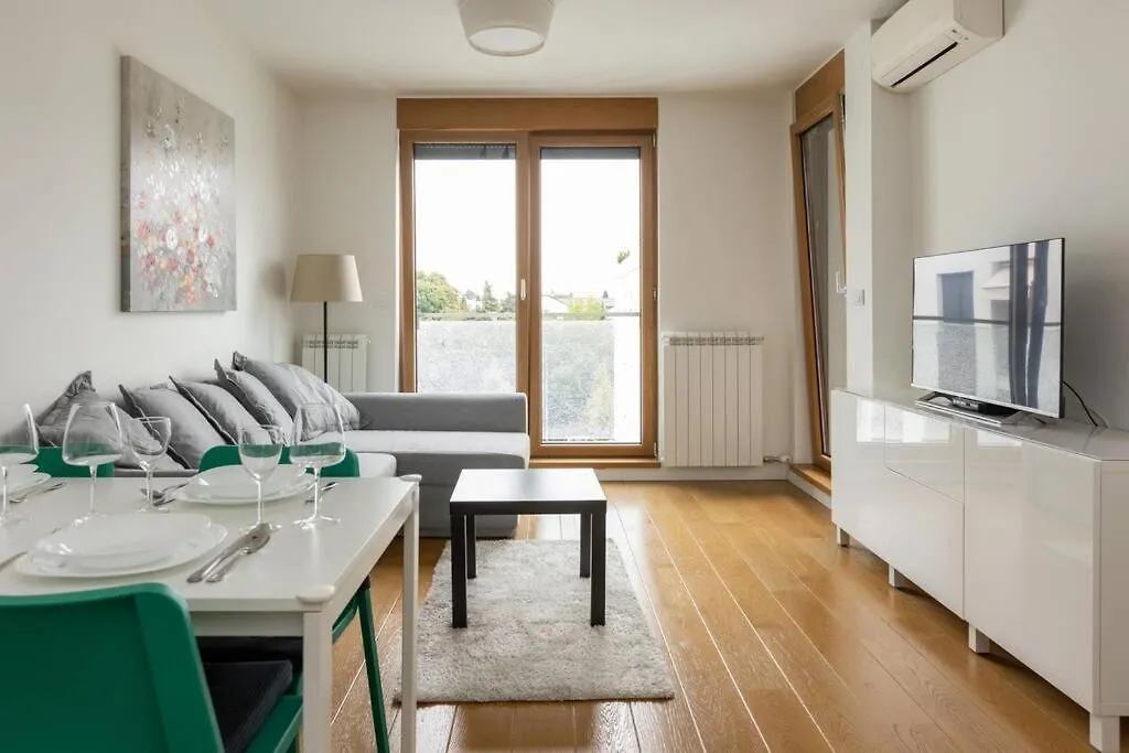 Zemun Luxury - Comfortable, Workspace, Quiet, Free Parking, Netflix-1