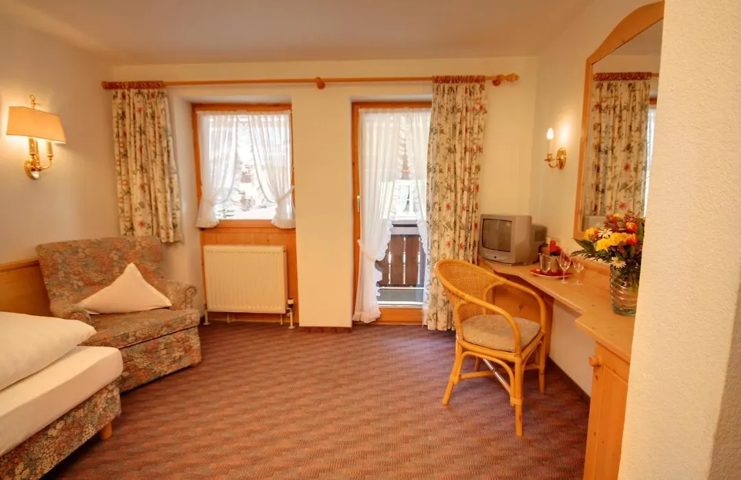 Hotel Adler Garni-1