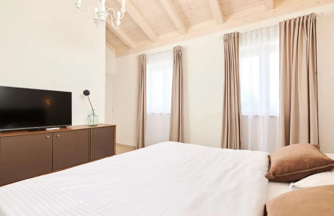 Villa Leon By Villas Holiday-1