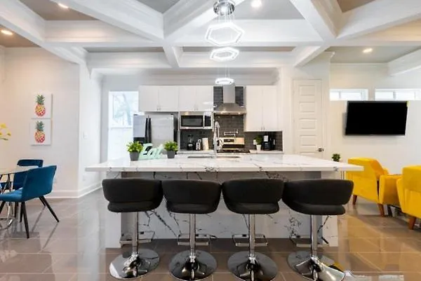 Cute Cozy House Close To Major Sporting Events And Restaurants-1