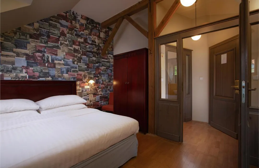 Charles Bridge Heritage Suites By Salvator Hotels-1
