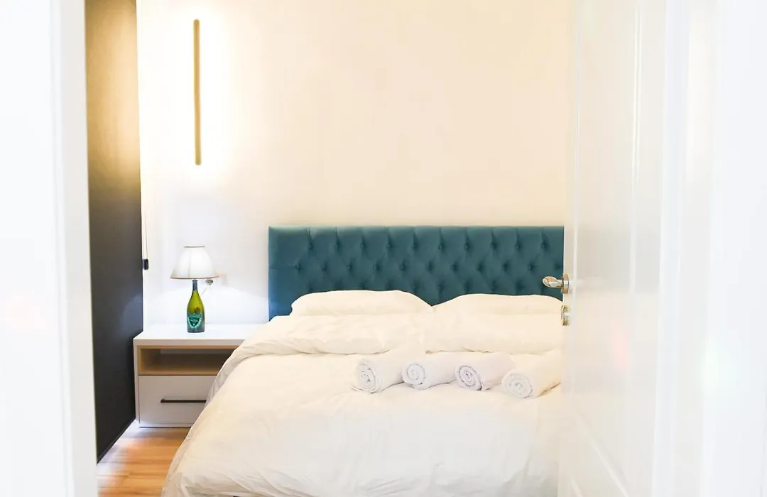 Matisse No3 - One Bedroom Apartment With Balcony-1