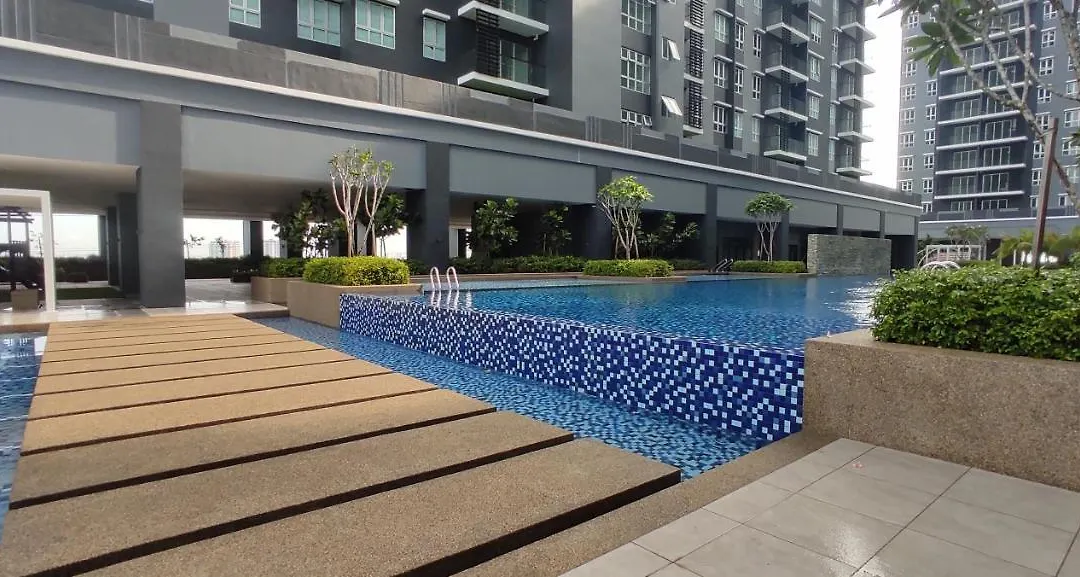 Bukit Rimau Instagrammable 2 Bedroom Apartment With Pool View Up To 5 Pax-1