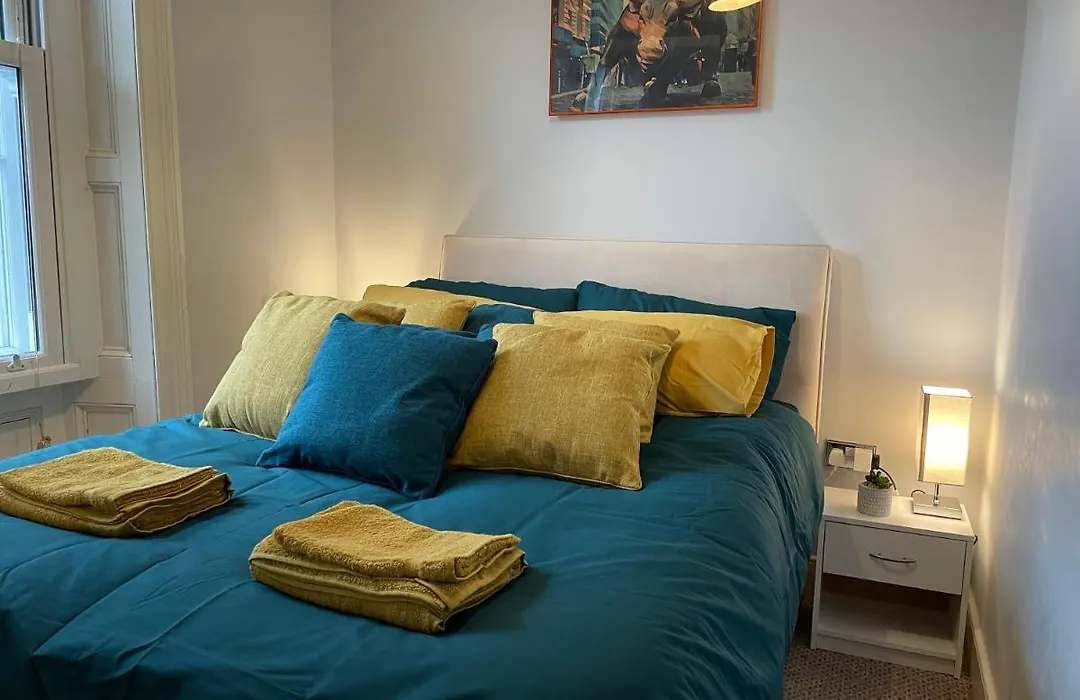 Wall St Flat By Hnfc Stays - Netflix & Popcorn-1