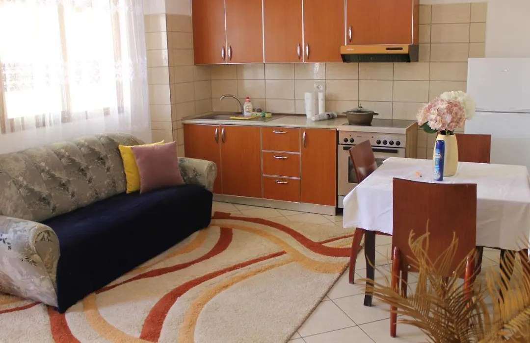 Bledi'S Cozy Apartment In New Blvd-1