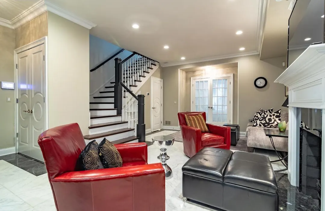 Luxurious Gold Coast 4Br 4-Story Villa With Parking Sleeps 12 Guests-1