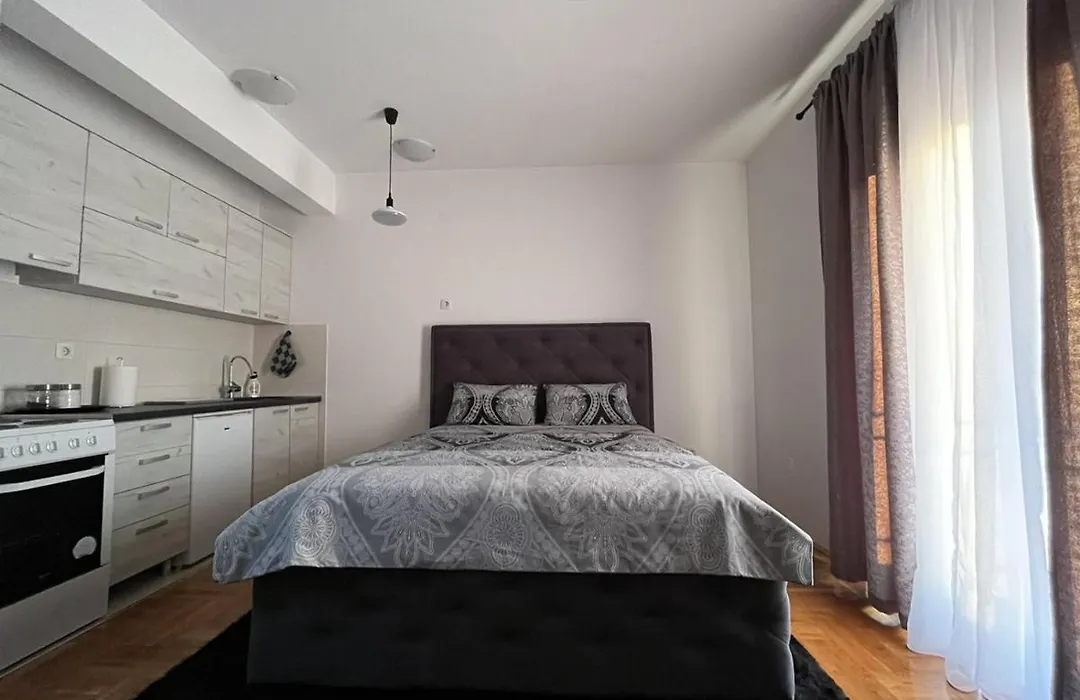 Studio Place 8-1