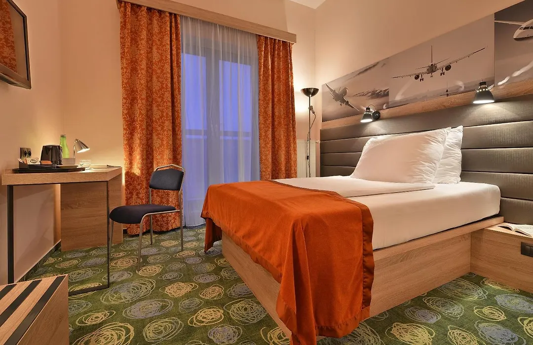 Ramada Airport Hotel Prague-1