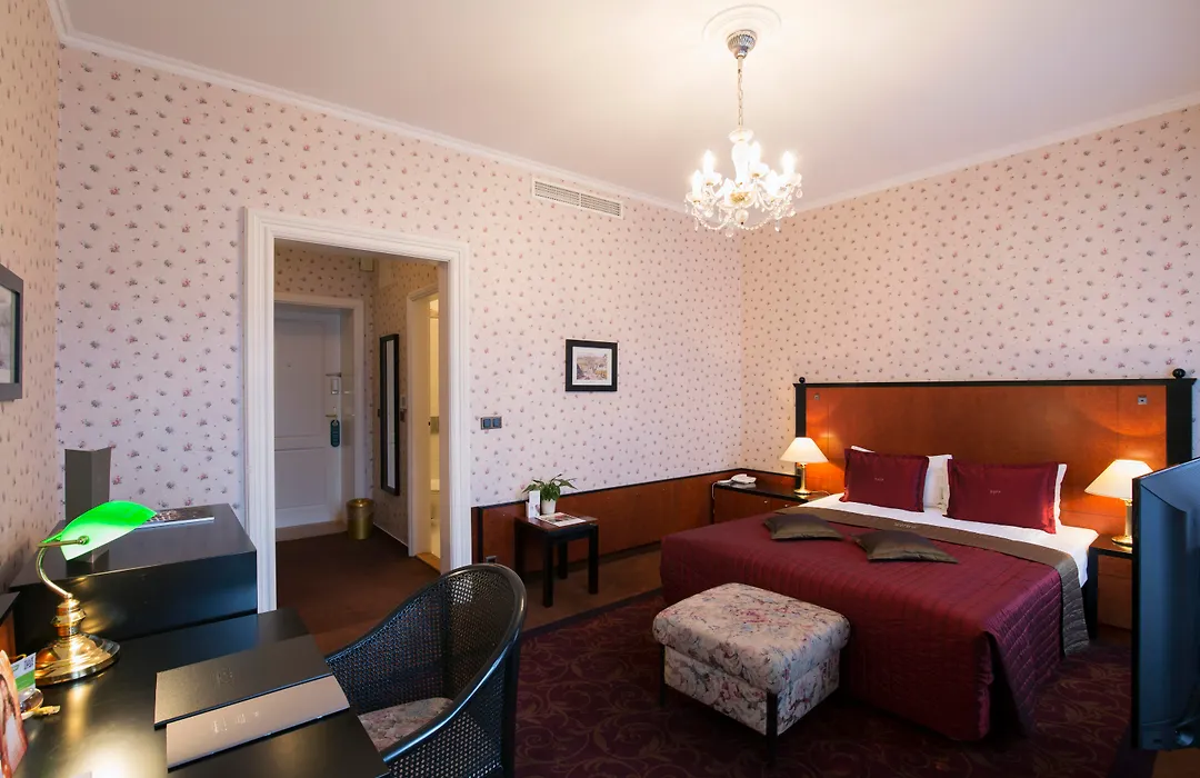 Grandhotel Pupp-1