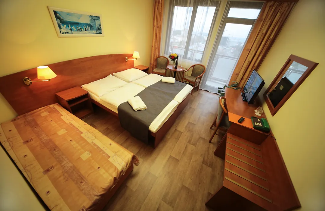 Hotel Krystal-1