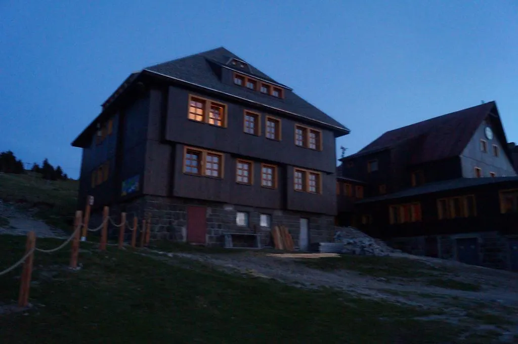 Schronisko Pttk Hala Szrenicka-1