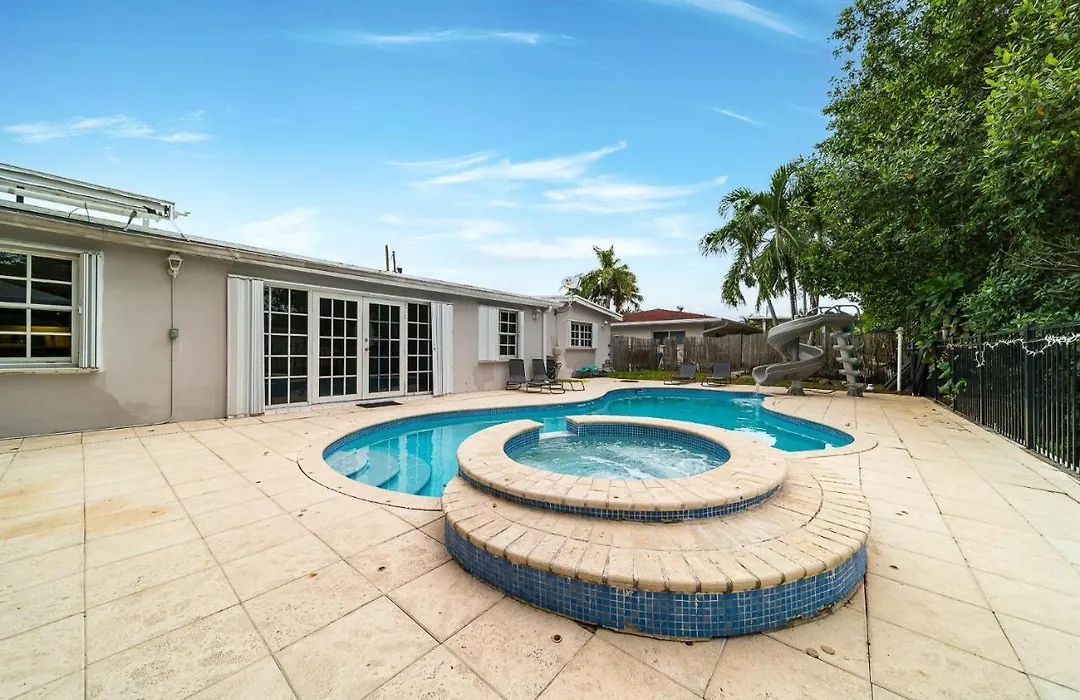 Pool House On The Water 2-1