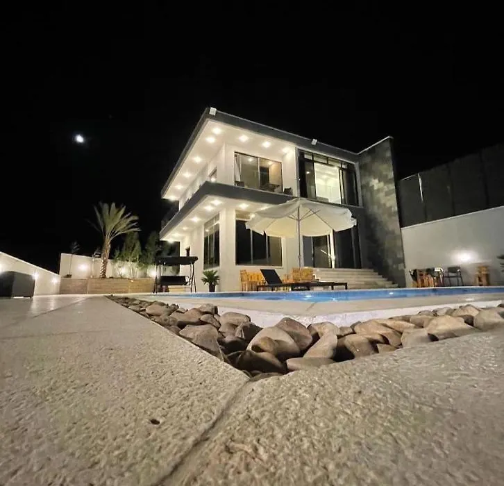 Follow Sea Villa-1