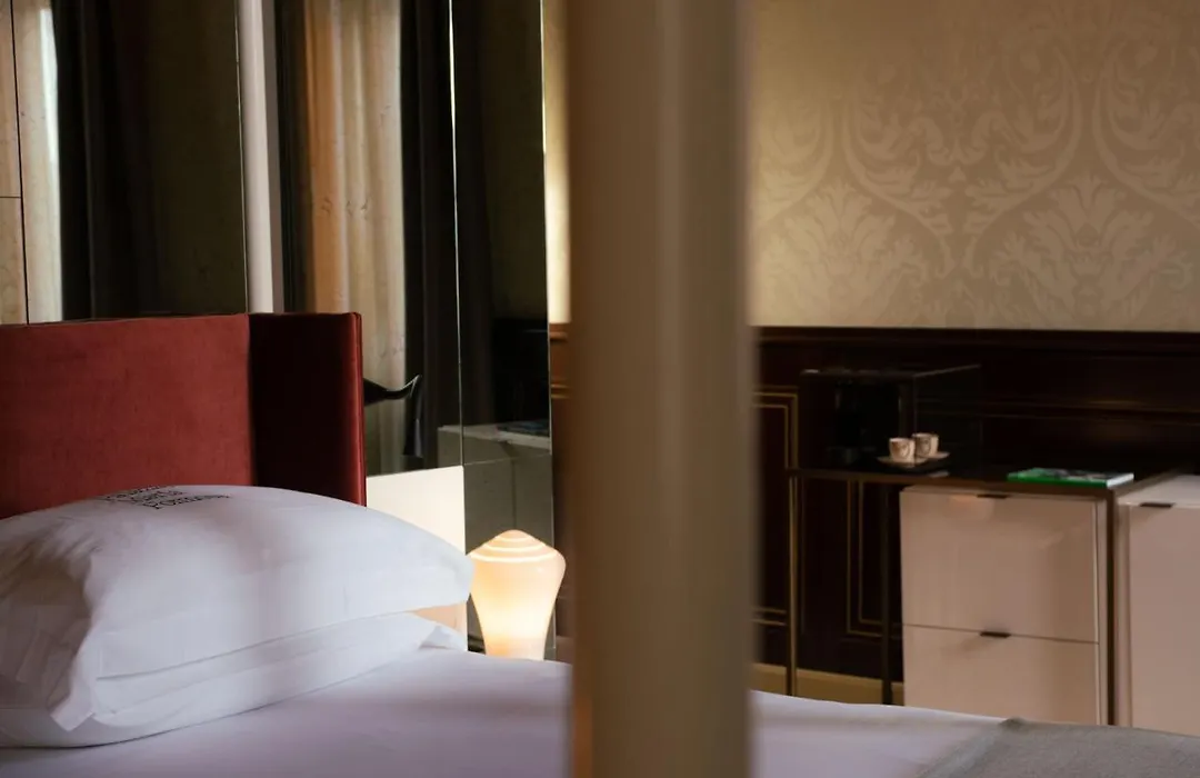 Eight Venezia-1