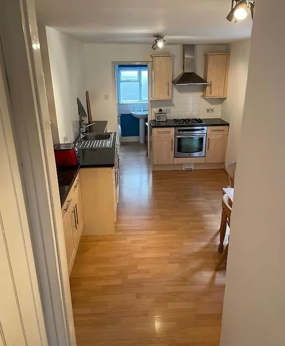 Beautiful Ground Floor Garden Flat-1