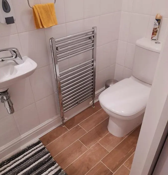 Modern Flat Near City Centre.-1