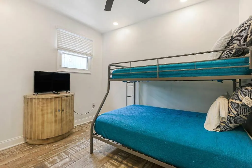 Sleep 10 Next To Superdome And Downtown-1