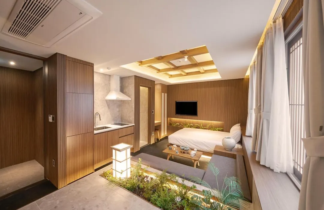 Uh Suite The Myeongdong-1