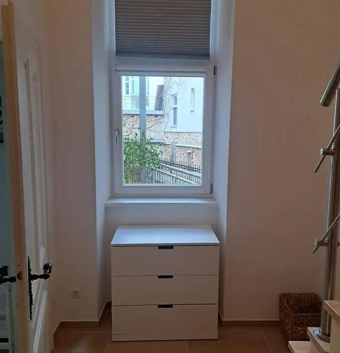 Ruhige Art-Garconniere Mit Balkon-1