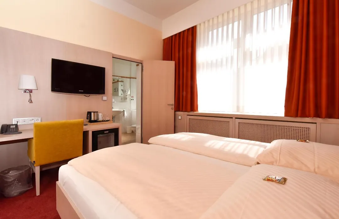 Hotel ADRIA München-1
