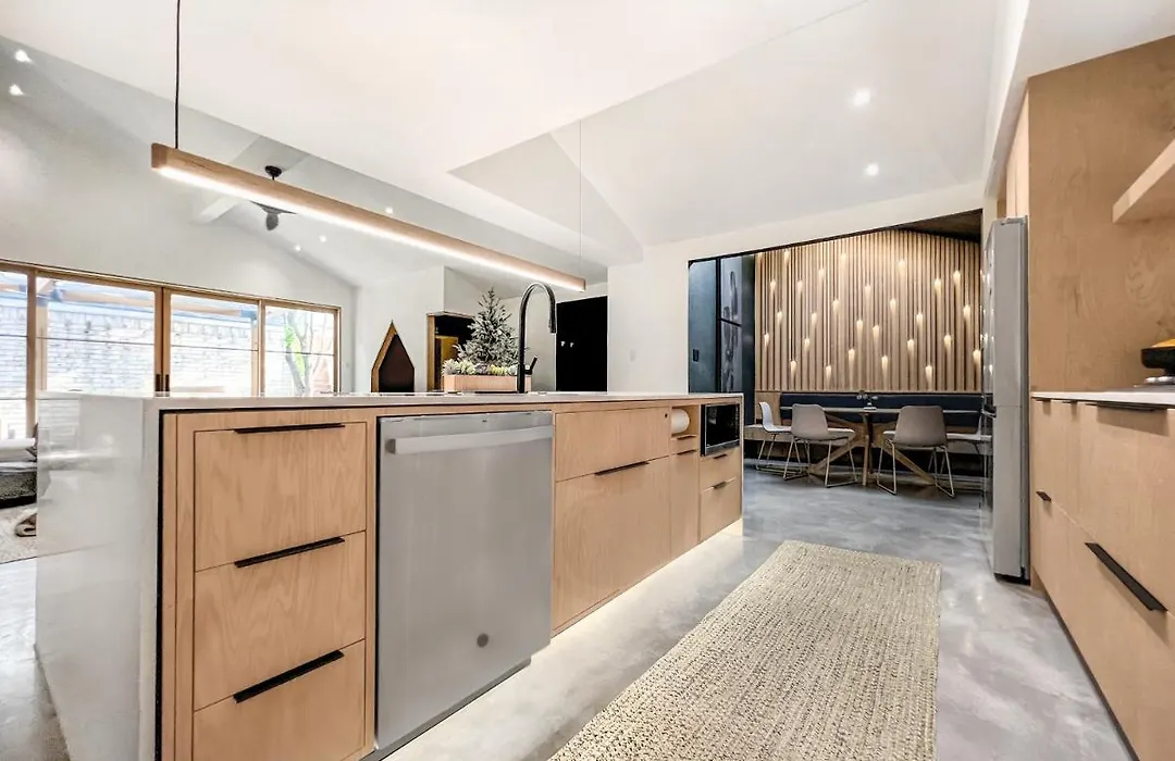 1_Oak - Experience Custom Design - 2 Masters-1