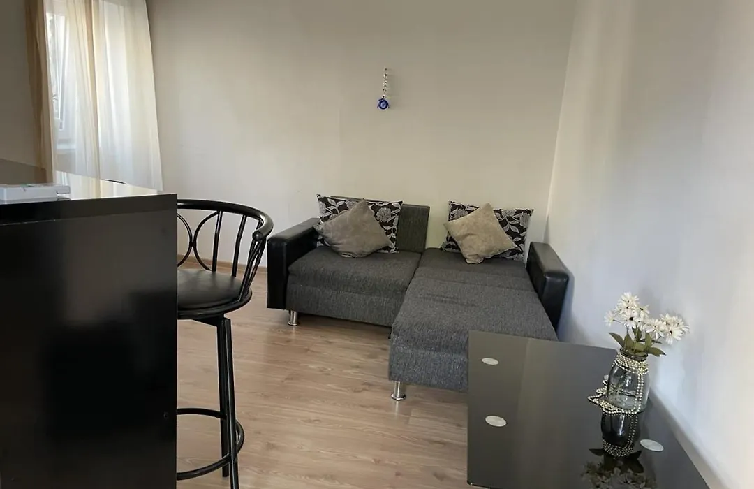 Ele'S Apartment-1