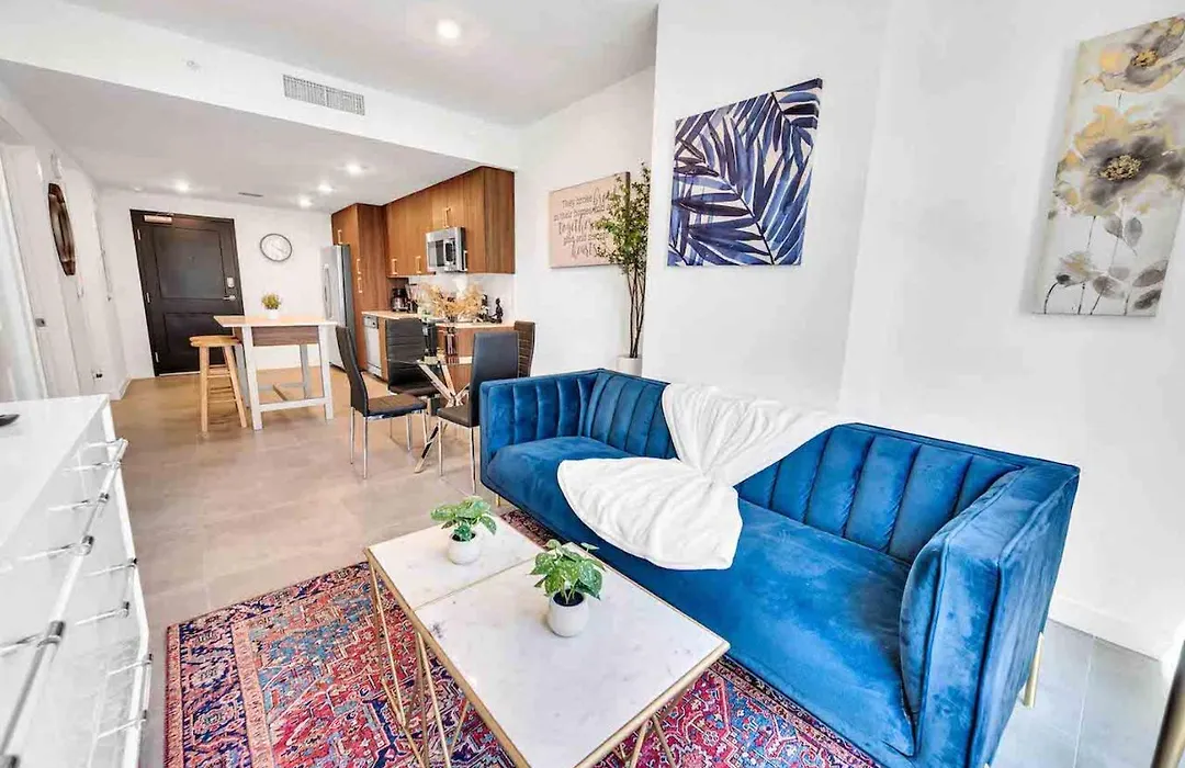 Charming Apt In The Heart Of Downtown With Free Parking-1