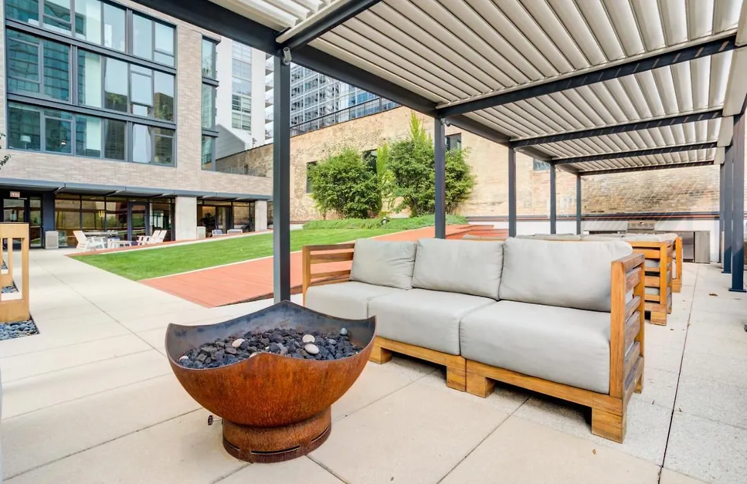 W Loop 2Br W Pool Gym Lounge Nr L Chi-748-1
