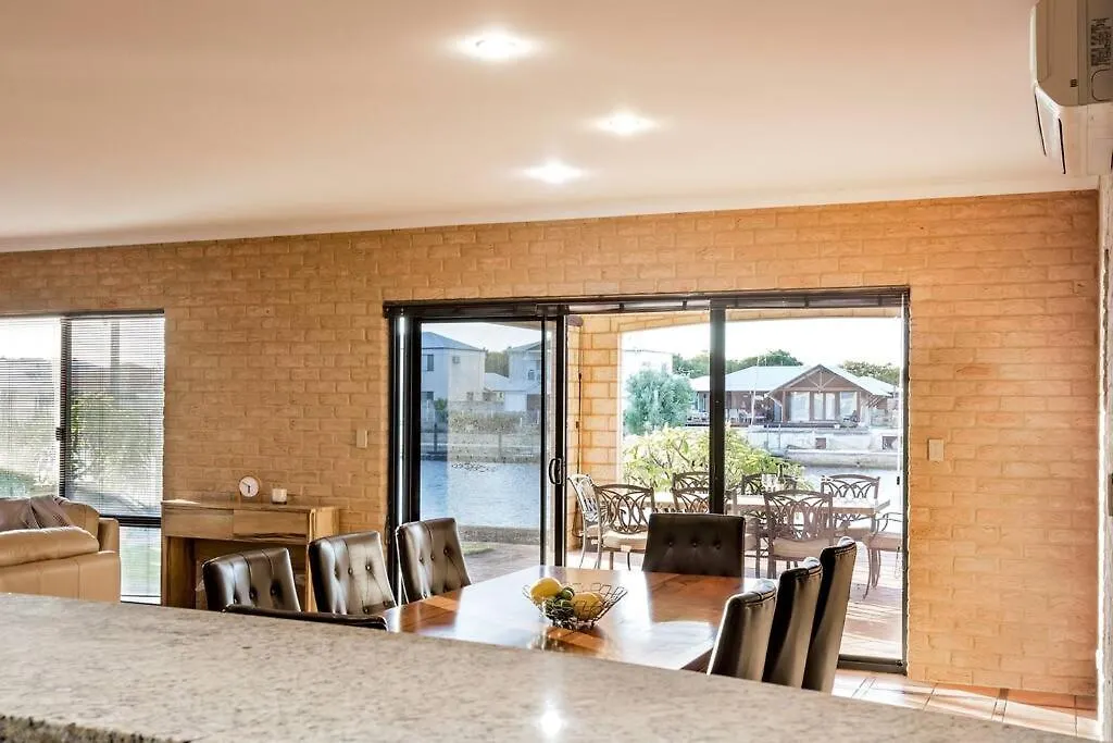 Luxury Waterfront Canal Estate With Private Jetty - Pet Friendly-1