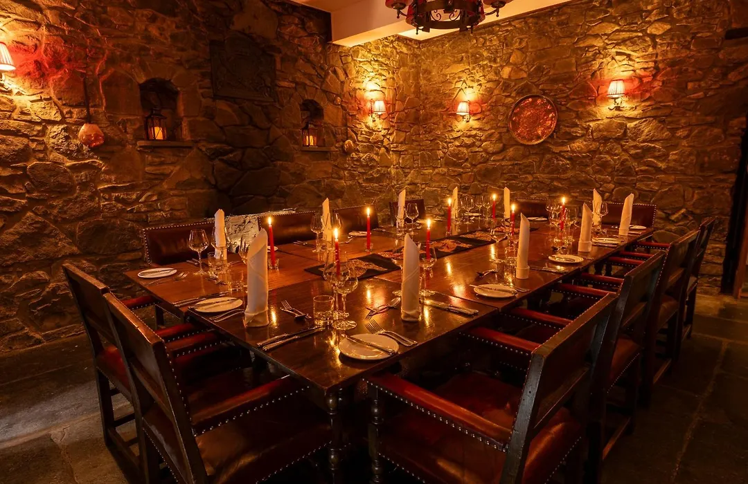 Knipoch House Hotel-1