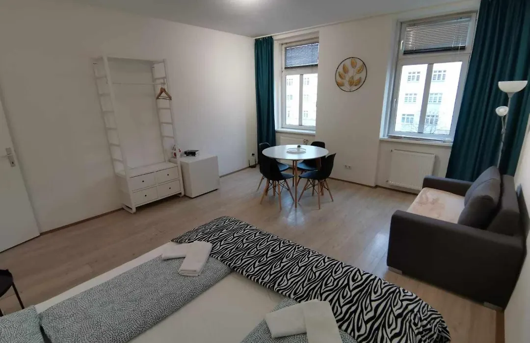 Central Apartment Metro 1 Min.-1