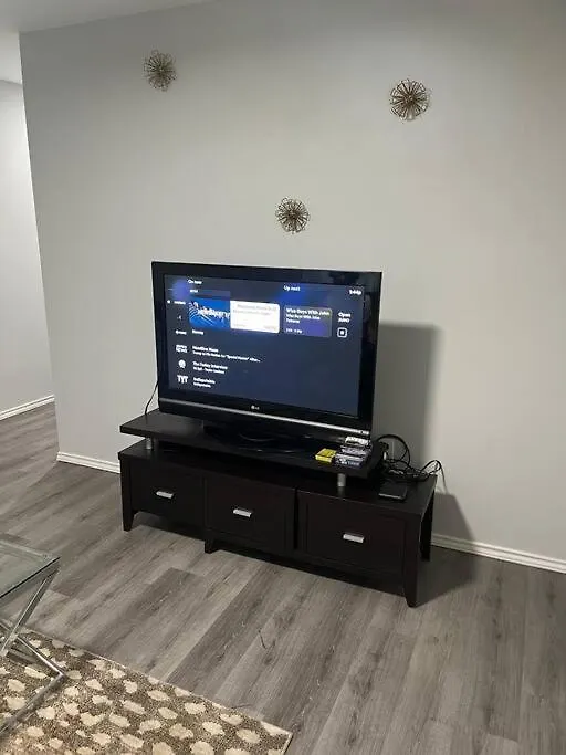 Cozy Remodeled 2 BD Heights Bungalow-1