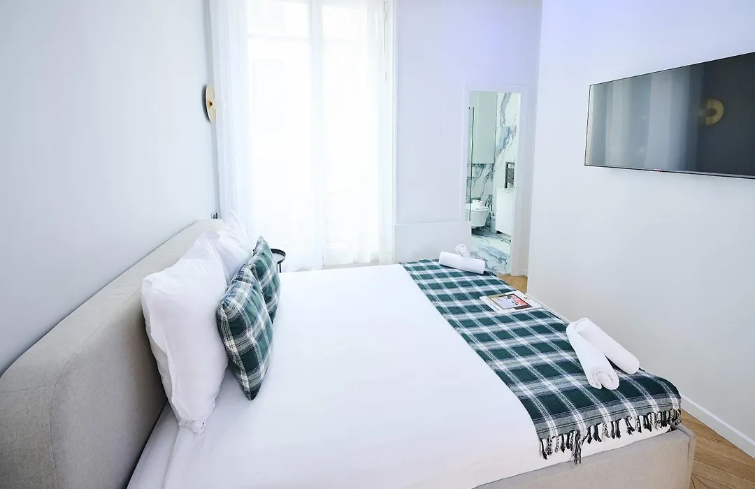 Champs Elysees!Montaigne, New Luxurious 6Pers Flat-1