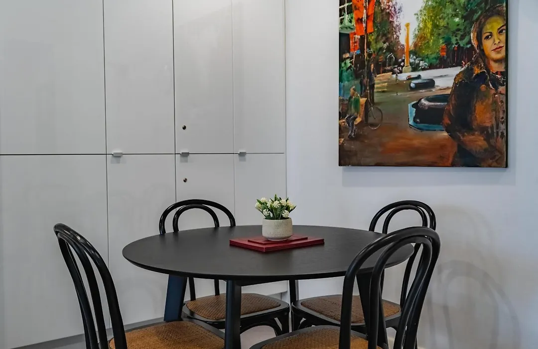Oversized Potts Point Studio-1