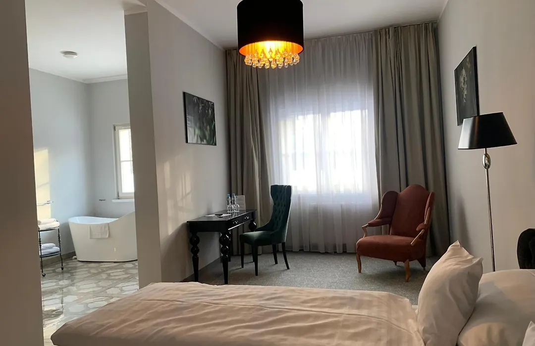 Palac Na Wodzie Hotel & Spa-1