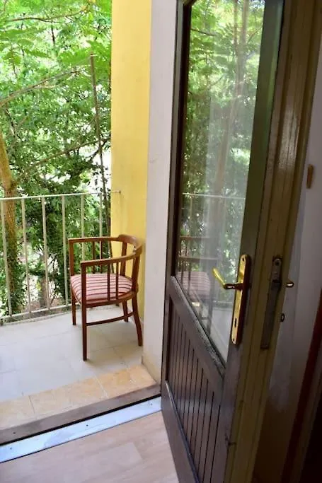Authentic, Traditional Airbnb In Central Prague !-1