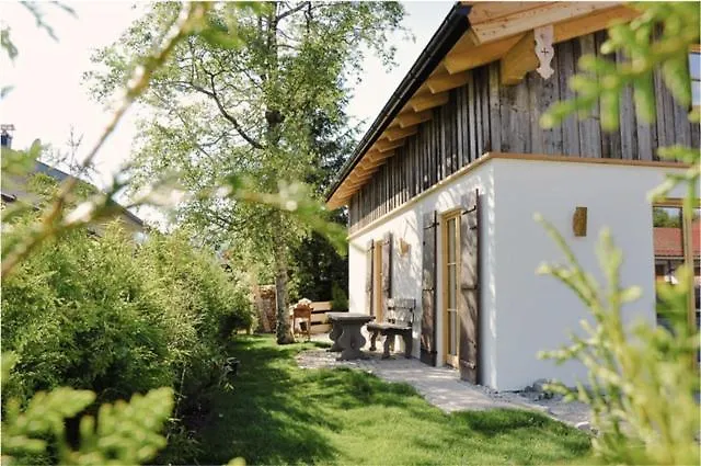 DIE ZWEI CHALETS AM TEGERNSEE s' Gloane&s' Große-1