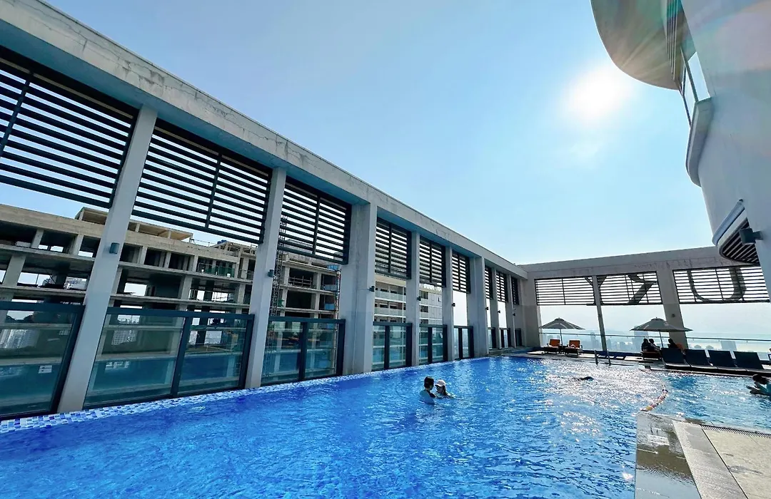 Luxury Apt Opposite Mykhe Beach Da Nang-1